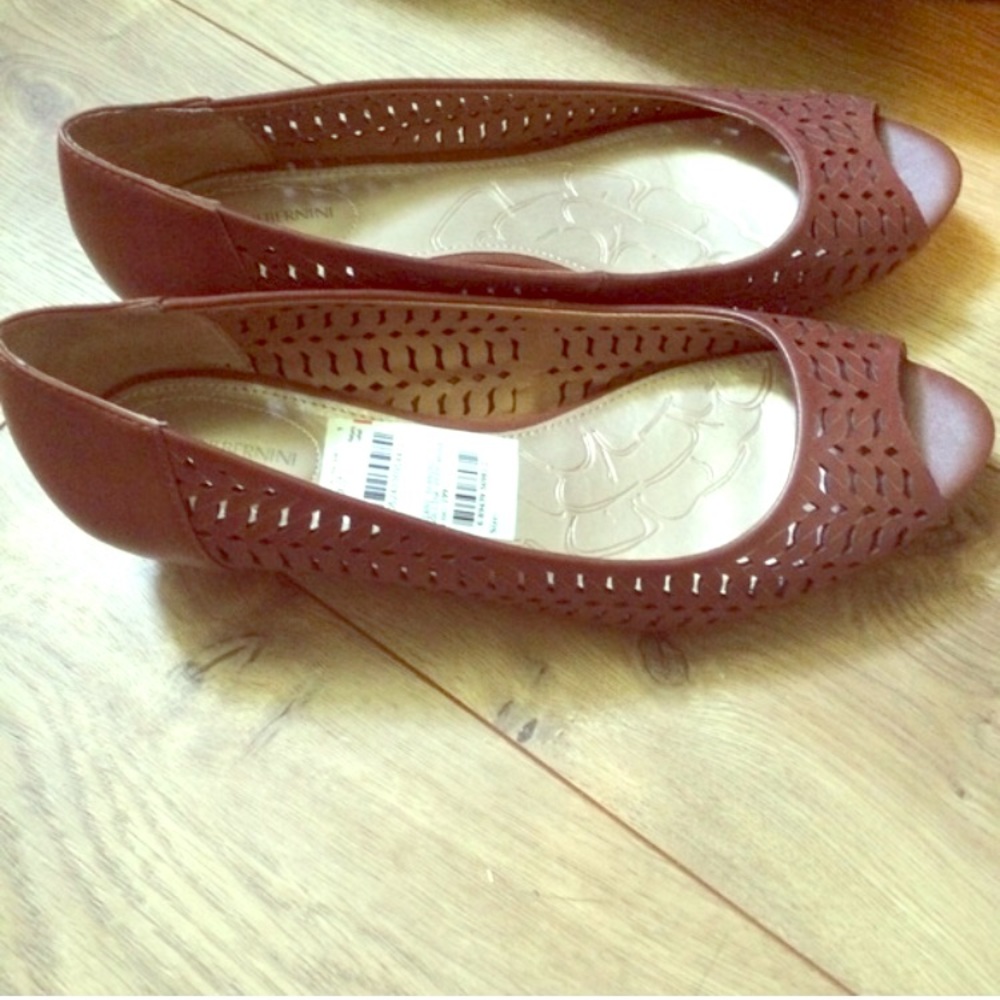 Giani Bernini Tan Peep Toe Wedges